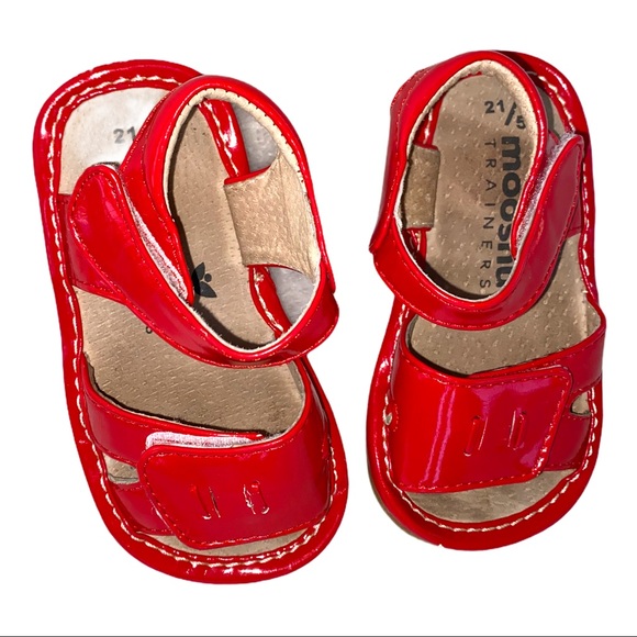 MOOSHU Squeak Train Red Patten Sandals Toddlers 5 - Picture 3 of 10
